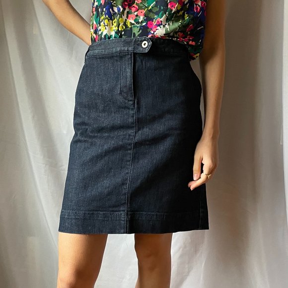 LOFT Dresses & Skirts - LOFT denim skirt, classic cut, size 6